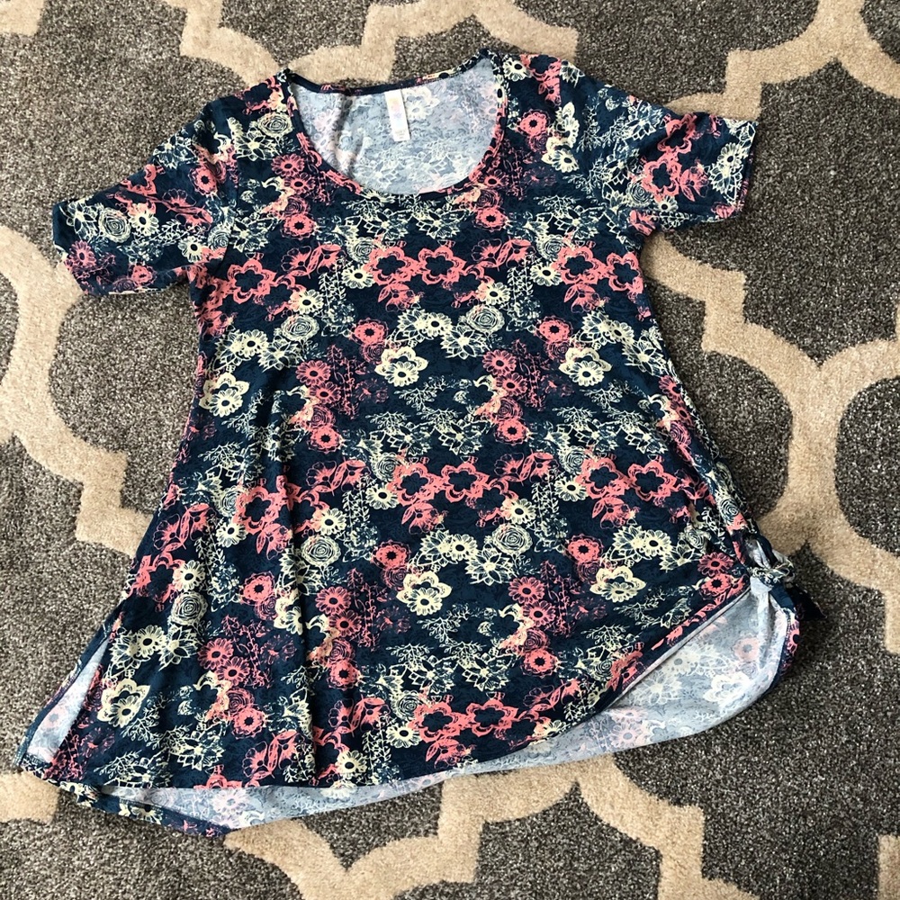 Lula Roe Perfect Tee